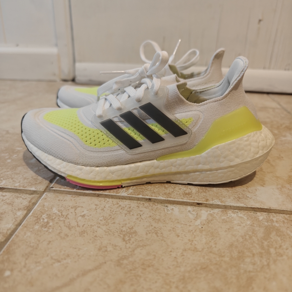 Adidas Ultra boost 21 Women Size 6/Kids Size 5 - Picture 5 of 6